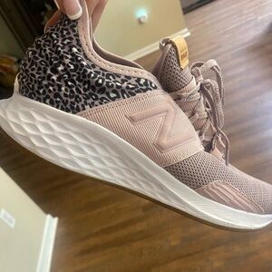 New Balance Fresh Foam Roav Cheetah / Pink 8.5